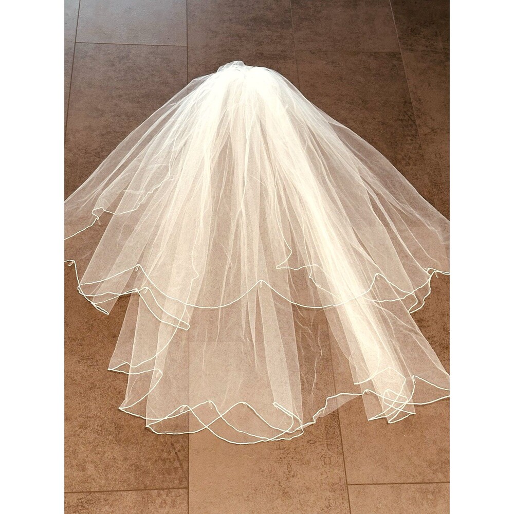 White 2 Tier Scalloped Edge Wedding Veil Hair Comb Attatchment fingertip length
